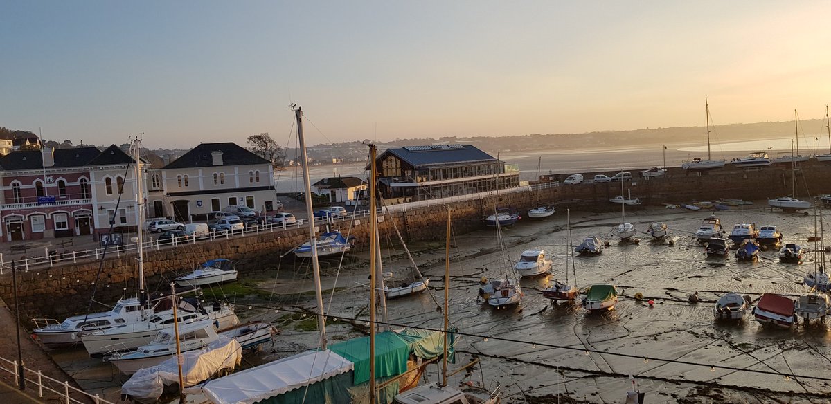 BorderlandCally's tweet image. Good morning #JerseyCI
My phone makes the pics look a bit darker than it is... 
My last full day... where has my time gone! Another afternoon of catching up with folk. Yesterday was the only day on my own #whirlwind #notstopped #amazingweather