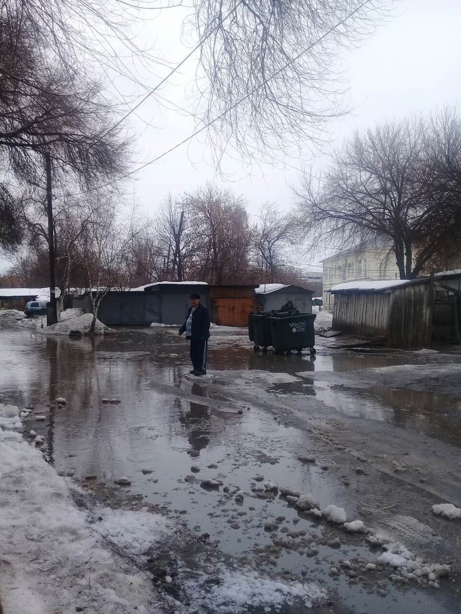 mgerkuib's tweet photo. Актуальные фотографии с улицы Таганская после дождя. К садику не подойти, к домам не подойти, к мусорным бакам не подойти. @1ErFO2BgbRSHmTy @D_Azaroff @E_Lapushkina @depsamobr63 @AVMorgun @va_vasilenko @0sd9dqd74w7NCPU @63ru @rgrus @SamGazeta @MP_Blago63 @ecostr_ru https://t.co/qItEoEatEY