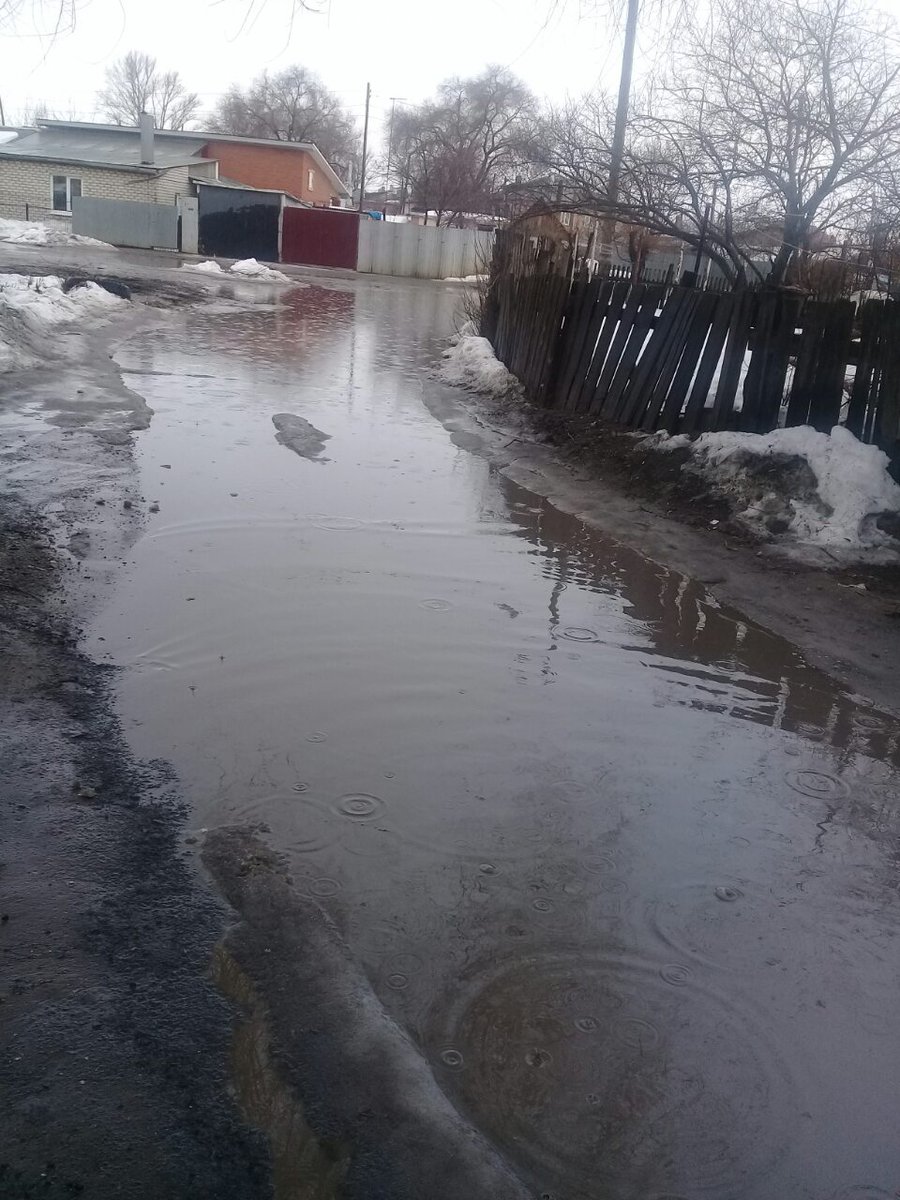 mgerkuib's tweet photo. Актуальные фотографии с улицы Таганская после дождя. К садику не подойти, к домам не подойти, к мусорным бакам не подойти. @1ErFO2BgbRSHmTy @D_Azaroff @E_Lapushkina @depsamobr63 @AVMorgun @va_vasilenko @0sd9dqd74w7NCPU @63ru @rgrus @SamGazeta @MP_Blago63 @ecostr_ru https://t.co/qItEoEatEY