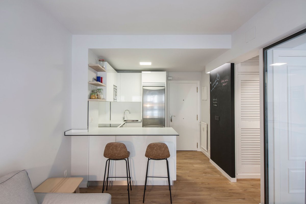 EtxeAndCo's tweet photo. Gracias a nuestra labor de coaching inmobiliario este entrañable piso de 30 m2 se transformó en un atractivo apartamento que parece mucho más espacioso, útil y funcional. 

▶ https://t.co/zbMEUeC2Vo 

#EtxeAndCo #ProyectoPodavines #CoachingInmobiliario https://t.co/Z00vAzucpb