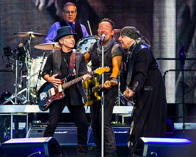 DropImages's tweet image. #OTD 1971 Bruce Springsteen &amp;amp; Friendly Enemies opened for The Allman Brothers Band at the Sunshine In, in #newjersey, tickets cost just $4.00! Buy this &amp;amp; more shots of The Boss @ droptopimages.co.uk/product-catego… #brucespringsteen #bornintheusa #americanlife #estreetband #usa #photography