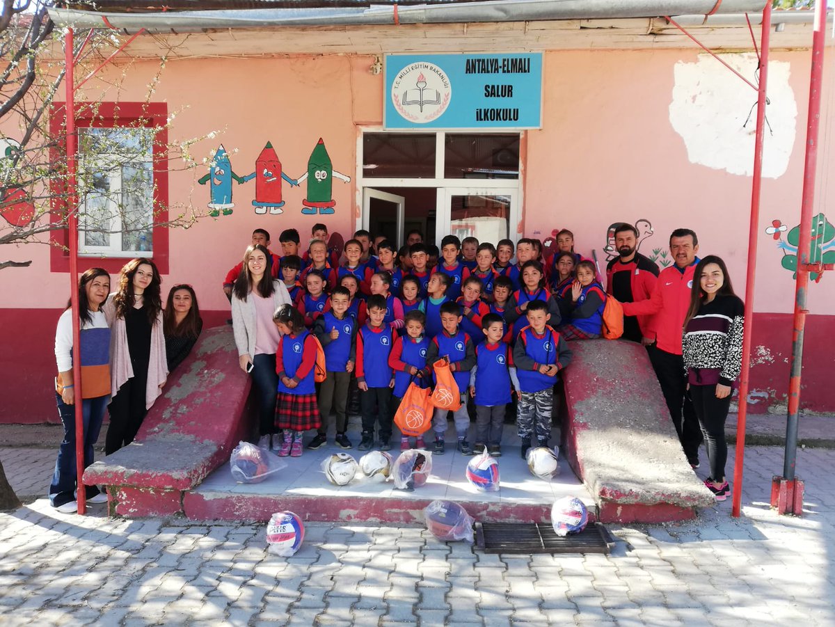 abbgenclikspor's tweet photo. Bir Mahalle Okulu Bir Umut, Umuda Doğru Yolculuk projemiz kapsamında Elmalı'da öğrencilerimizin ihtiyaçları olan Spor malzemelerini  dağıtıyoruz.⚽🏀🏐

➡Salur İlkokulu

➡Yuva İlkokulu

➡Akçay Ortaokulu

💪🤗"Sporcu Çocuklar, Güçlü Gelecek "🤗💪 https://t.co/sEiep5oS3G