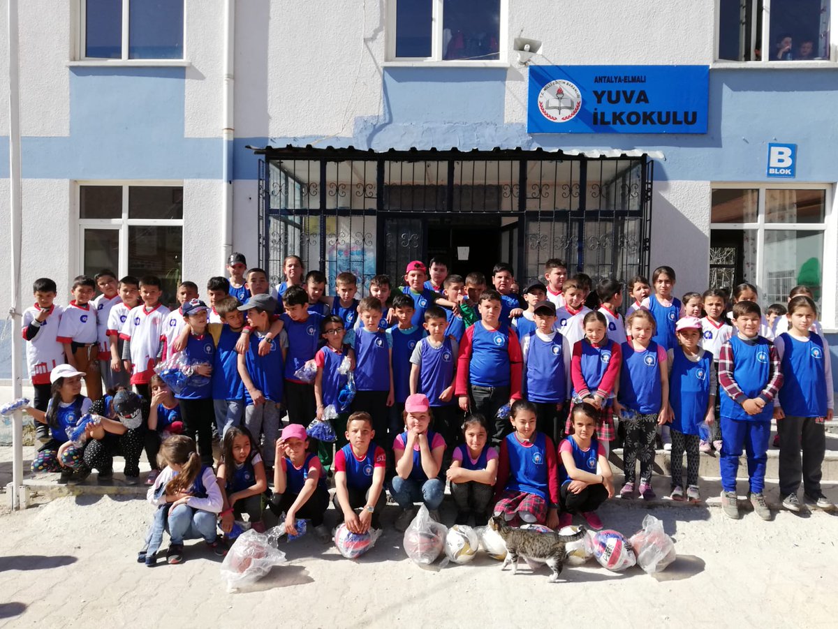abbgenclikspor's tweet photo. Bir Mahalle Okulu Bir Umut, Umuda Doğru Yolculuk projemiz kapsamında Elmalı'da öğrencilerimizin ihtiyaçları olan Spor malzemelerini  dağıtıyoruz.⚽🏀🏐

➡Salur İlkokulu

➡Yuva İlkokulu

➡Akçay Ortaokulu

💪🤗"Sporcu Çocuklar, Güçlü Gelecek "🤗💪 https://t.co/sEiep5oS3G