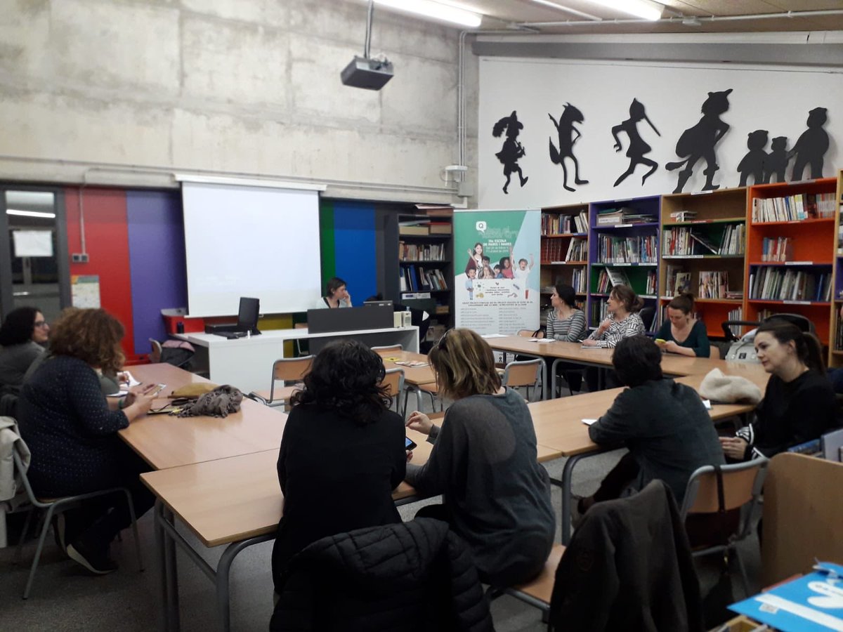 AMPASentfores's tweet photo. Dins la 12a escola de pares i mares, ara ja sabem un mica més sobre la interpretació de les etiquetes dels aliments i també de les estratègies comercials que poden fer atractius aquells aliments que no són del tot saludables. #factorQ2019 #Vic @JusticiaAliment @AMPASentfores https://t.co/16OMe4xF8f