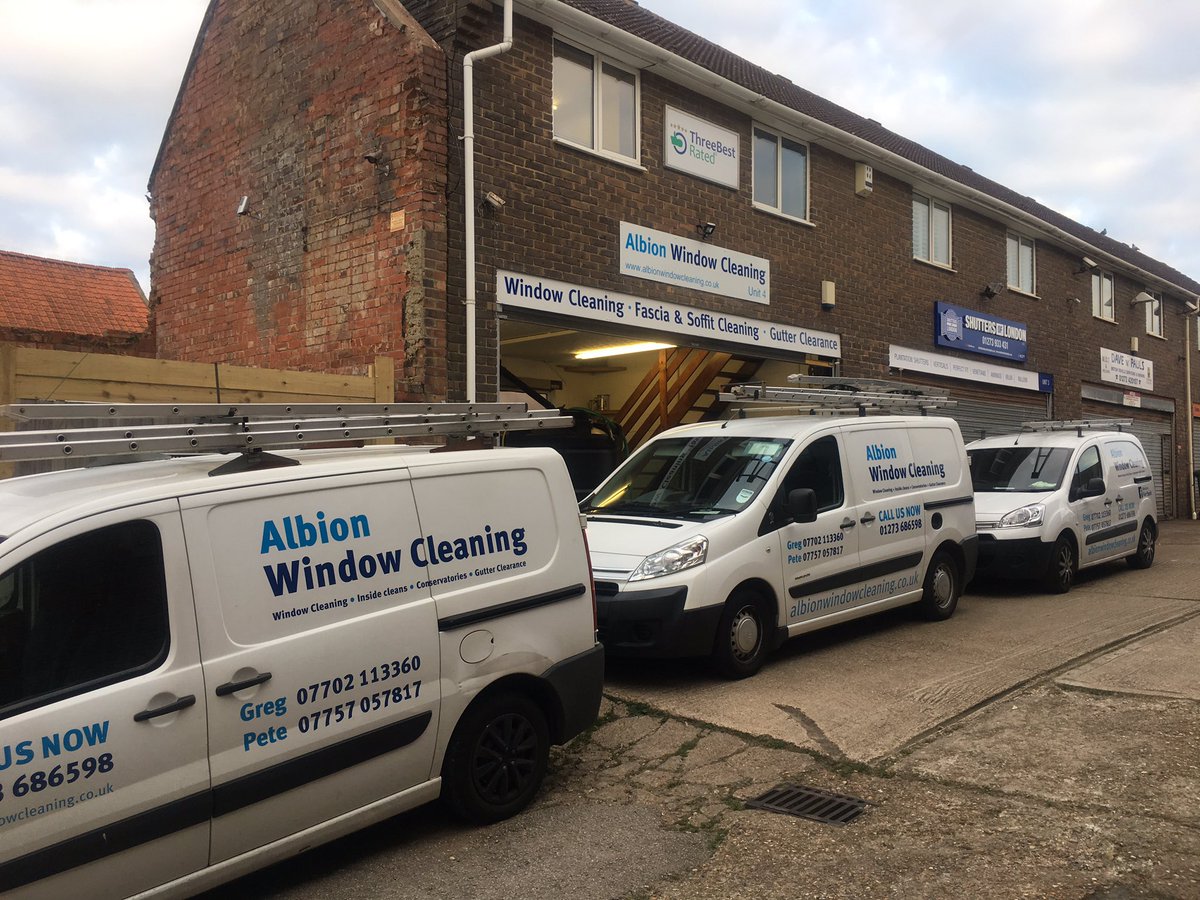 Albionwindowcle's tweet photo. The vans are filled and ready for another busy day in Brighton &amp; Hove.

Give us 👋👋👋👋👋 if you see us today!

#brighton #hove #portslade #shoreham #windowclean #windowcleaning #windowcleaner #gutter #blockedgutter #gutterclearance #fasciaclean #threebestrated #localcompany https://t.co/GBcieXysdU