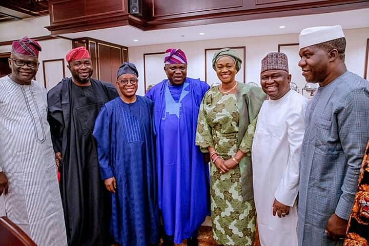 osundotlife's tweet image. President Buhari hosts APC National Working Committee members, Governors and Newly Elected/Returning Senators at the State House on 25th March 2019.