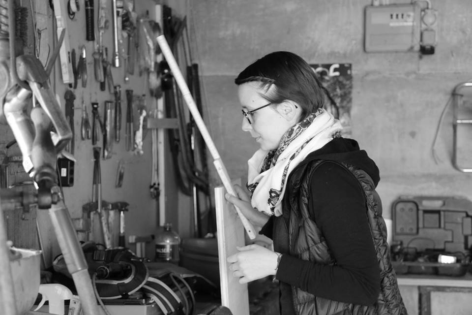VinLaColombe's tweet photo. Marion contribue aux préparatifs pour le stand Divinum (psst c'est dans une semaine!) #SalonDivinum #Morges du 3 au 8 avril ! https://t.co/sko4X0O6yu