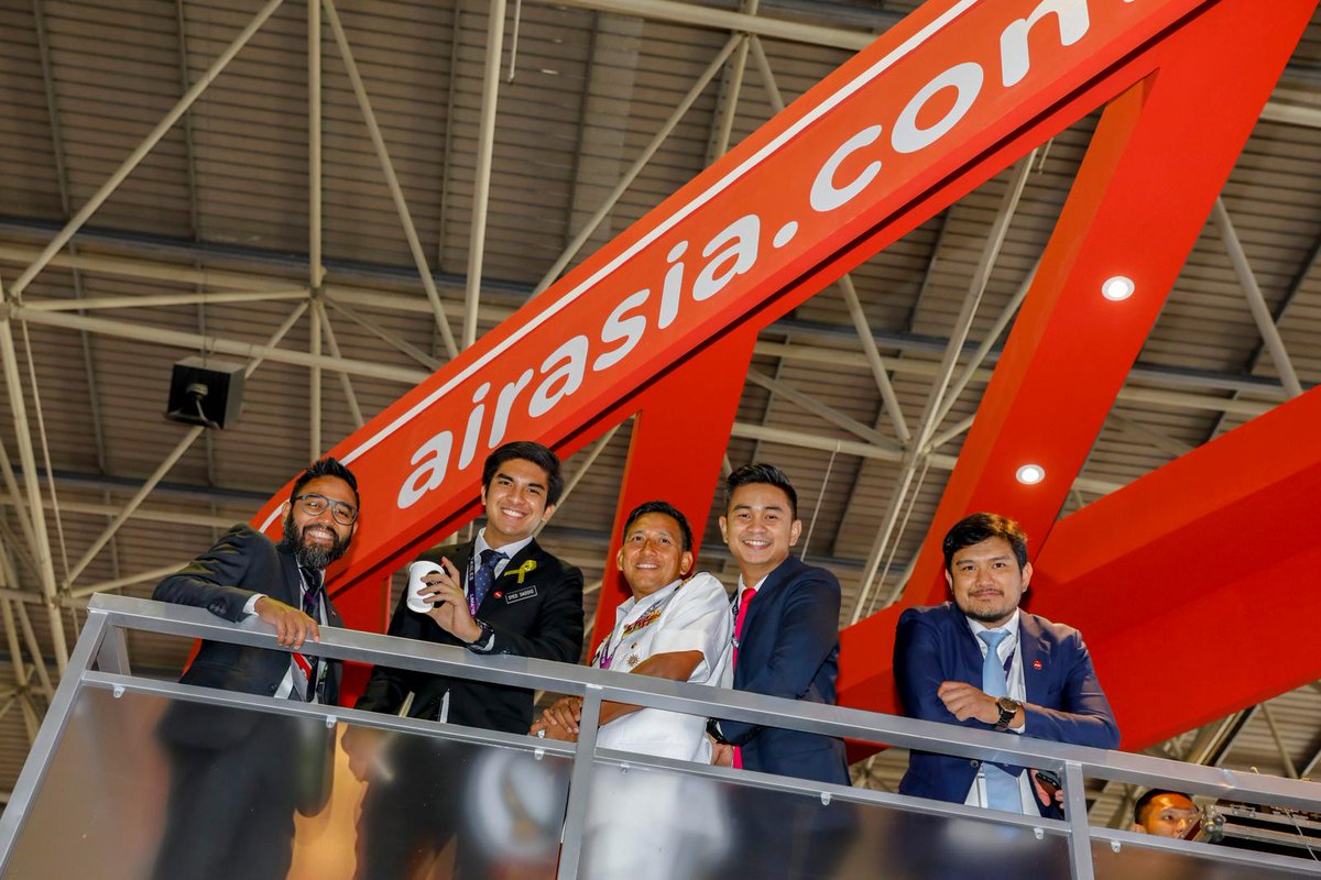 airasia's tweet photo. Thank you @SyedSaddiq, @zuraida_my and everyone for dropping by! If you’re here at #LIMA19, drop by our booth to test out our trendy travel essentials! 😎 https://t.co/8hUX1jxDhL