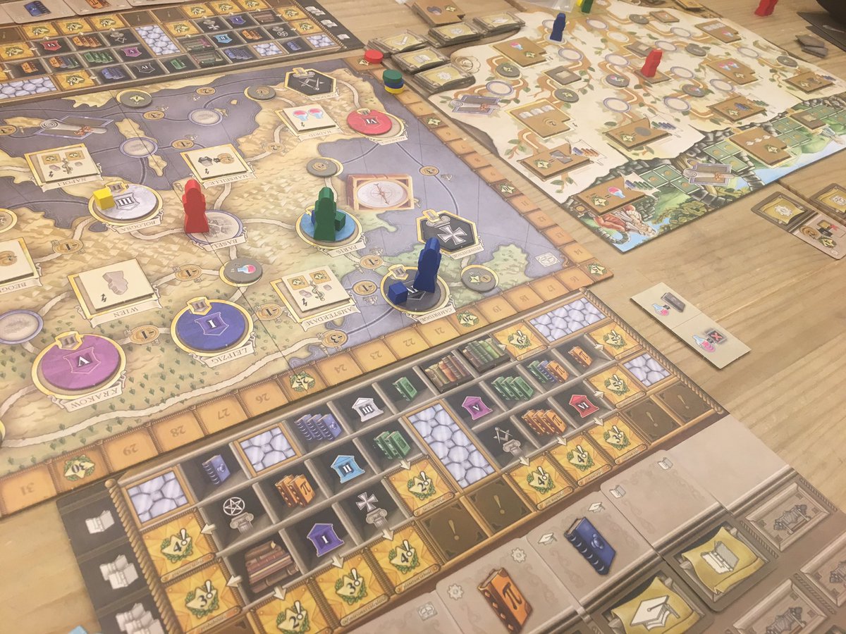 高杉 薫 この前教えてもらった ニュートン っていうゲームが面白かったのです 自分の本棚埋めていったりいろんな遺跡や大学を旅したりすると勝利点が貰えるのです ただ考えることいっぱいでこれ遊んだらしばらくはぽけーっとしちゃう感じの ゲームでした