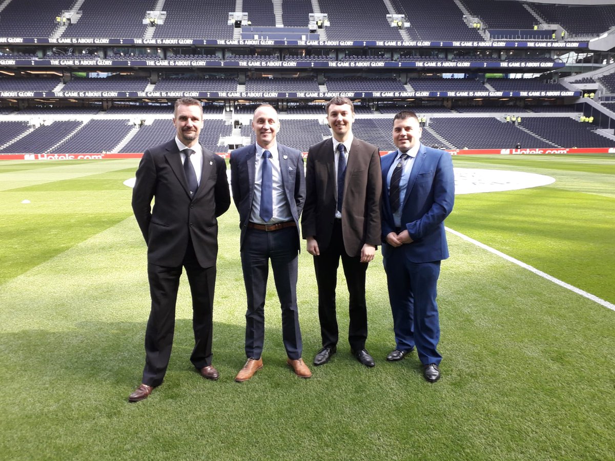 Davogol's tweet photo. @GolCaracol Queria Saludarlos y comentarles que para mi ha sido un honor ser el primer árbitro Colombiano en Inglaterra en hacer parte del primer partido que se jugó el pasado Domingo en el nuevo estadio del Tottenham F.C. https://t.co/S4kZkLuW6L