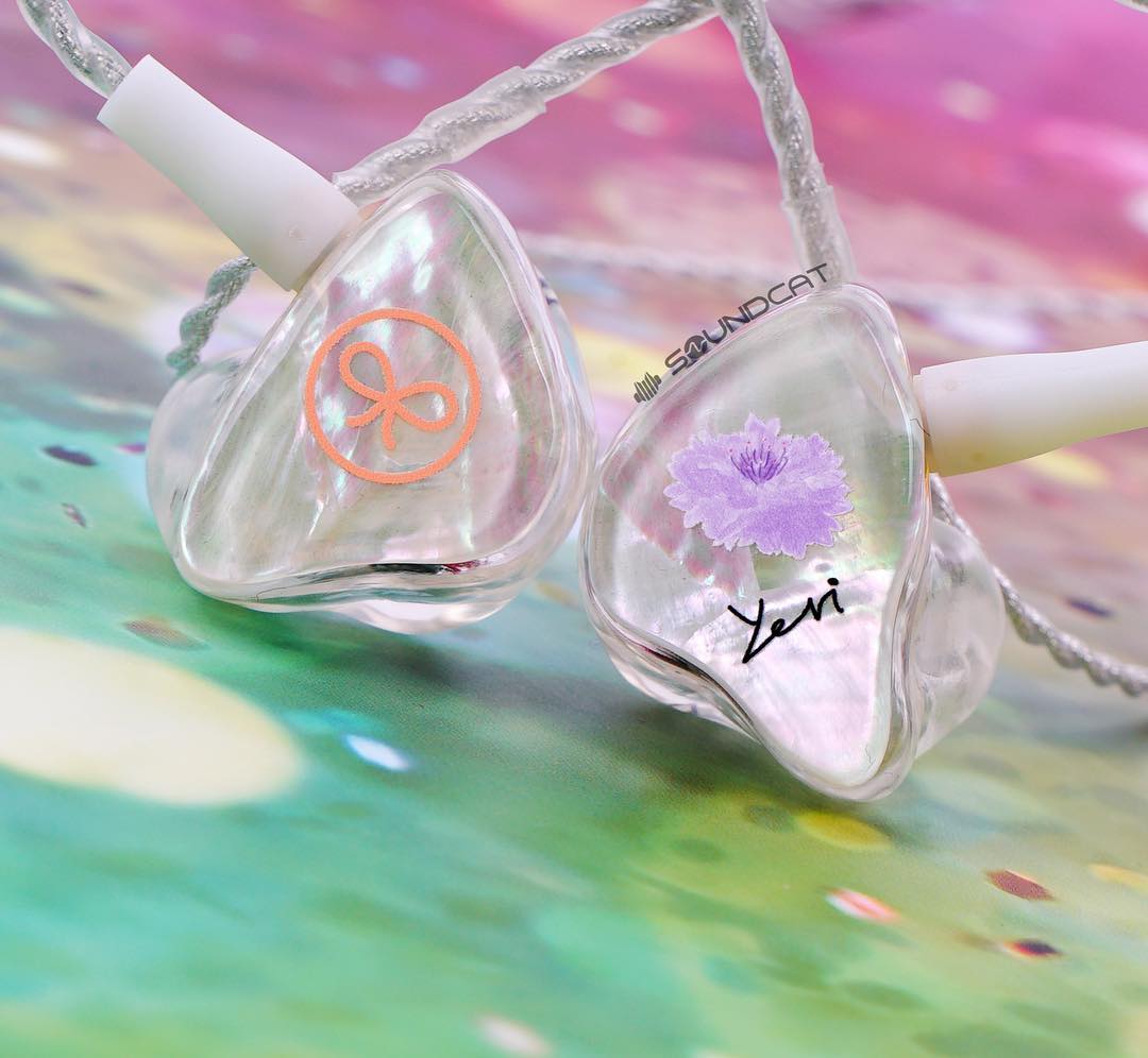 _renedys's tweet photo. her new in-ears r SO beautiful it's indeed YR reveluvs.....in other words, everyone stream to twenty for rights #totwentyyeri #yeri https://t.co/kzmqYmrifm