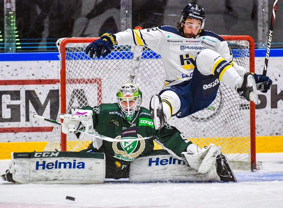 Strandmannen's tweet image. Kvartsfinal 3 mot HV71 blev förlust för Färjestad  men en bra bild.