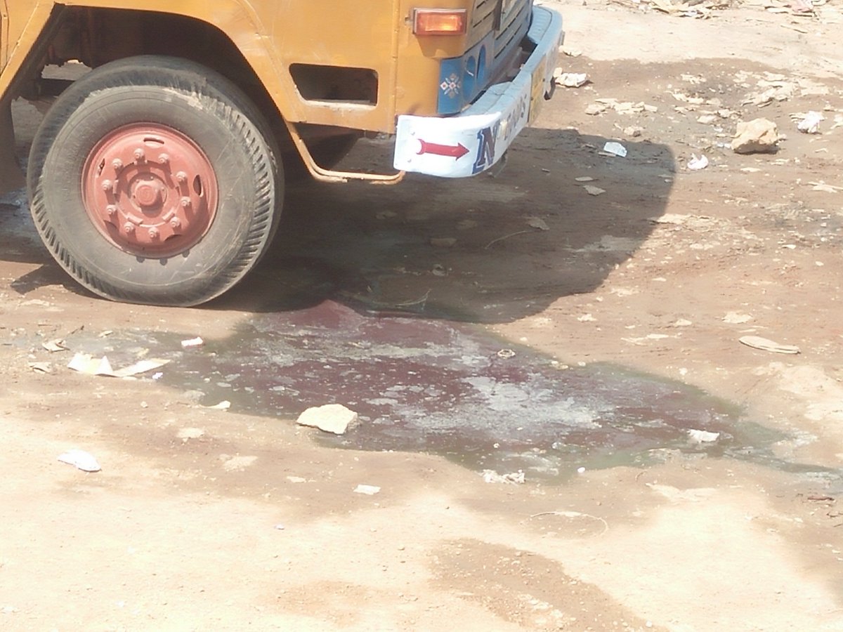 RakeshRecords's tweet photo. Good Afternoon sir 🙏 illegal Fish lorries Parking At Gangaputra Colony, Musheerabad grievance Pending since one Year still not solved tweeted&amp; complained many times but still not responded by GHMC  Kindly take action Asap sir @GHMCOnline @CommissionrGHMC @KTRTRS @zcwz_ghmc https://t.co/gto4P3Z8lD