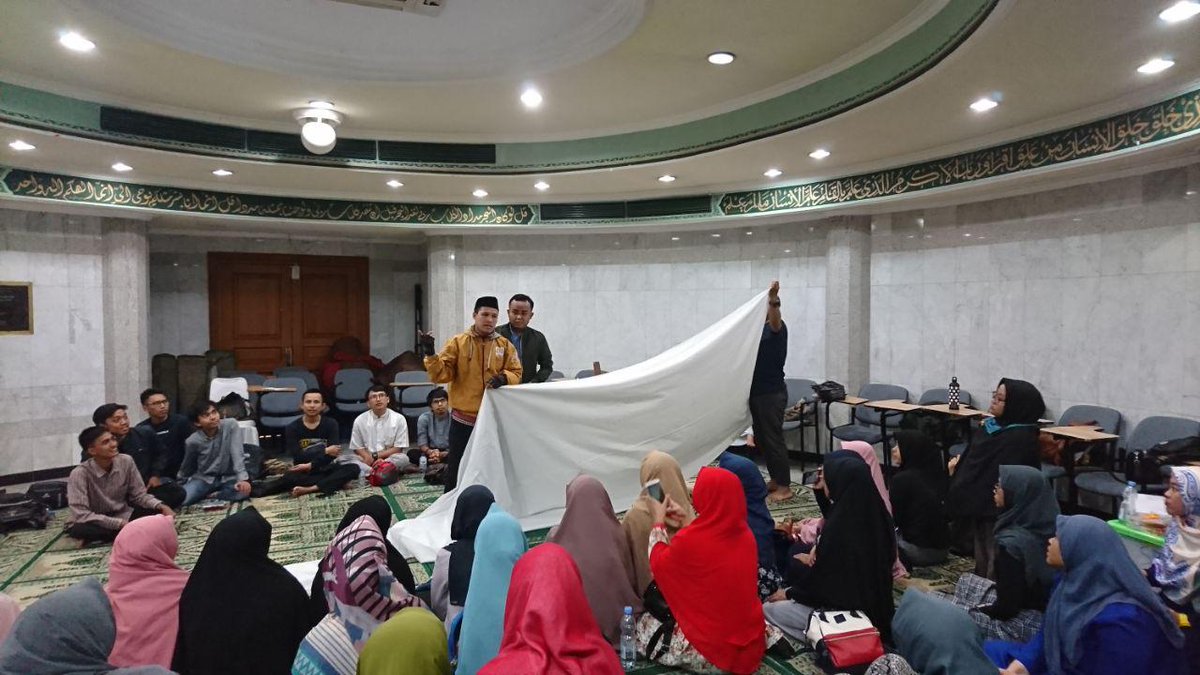 respon_sosial's tweet photo. Remaja Islam Kelapa Sunda (RISKA) belajar mengurus jenazah bersama @BarzahDd1 @Dompet_Dhuafa https://t.co/Wsv2wrurbZ… #JanganTakutBerbagi https://t.co/nQ0bcrqAXp