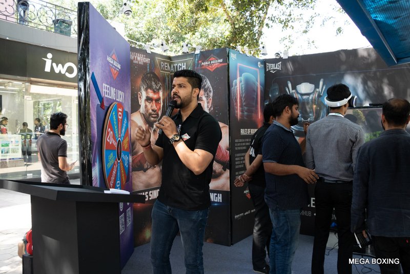 MegaBoxingIN's tweet photo. Mega Boxing team at Galleria introducing the crowd to the world of boxing through VR and engaging activities!
#Galleria #Gurgaon #MegaBoxing #BoxingVR #VRGames #creed2 @creedmovie  #BoxingNews #boxingstream https://t.co/UImR5hn2BZ