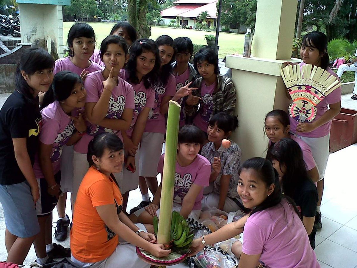 Ini jaman kelas X6 tahun 2010 hahahaha <a href="/SmastaOurPride/">Smasta Community</a> 
Kangen SMA lagi yah