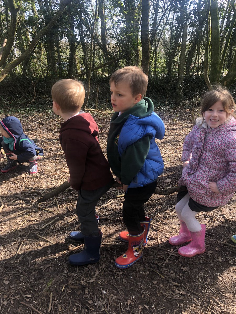 PenllergaerP's tweet photo. Whilst using our creative thinking skills in the woods, some of us decided to build a camp fire to fast marshamallows, some became tree detectives and some wanted to ride on a broomstick! π² #ppsrec #ppsout #ppskuw #ppslit https://t.co/bjTysP9V9R