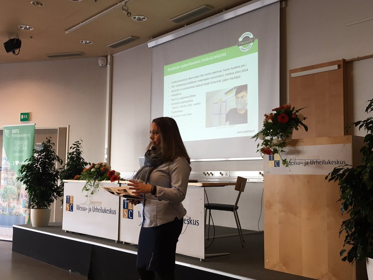 BraxTiia's tweet photo. #FinnClean2019 @TampereenMessut Koulutuspäivät käynnissä. Rakennusterveysasiantuntija Niina Kesti @PoistoaOy kertomassa ammattimaisen siivouksen merkityksestä #sisäilma’an. Merkittävä #kiinteistöpalveluala #rakennettuympäristö @KITA_ry https://t.co/VJCVyCc8qk