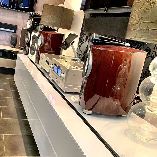 AudioVenue's tweet photo. Feast for the eyes and ears. #luxman #amplifier #sacd #l509x #luxmanl509x #hifisystem #d06u #isoacoustics #spectralfurniture #musical #madeinjapan #audiovenue #ealing #maidenhead #hifi #audiophiles #musiclover #spectralgram #loewetv #loeweuk #bild7 #b… https://t.co/pMYYF2b6hT https://t.co/IEpok44Ugd