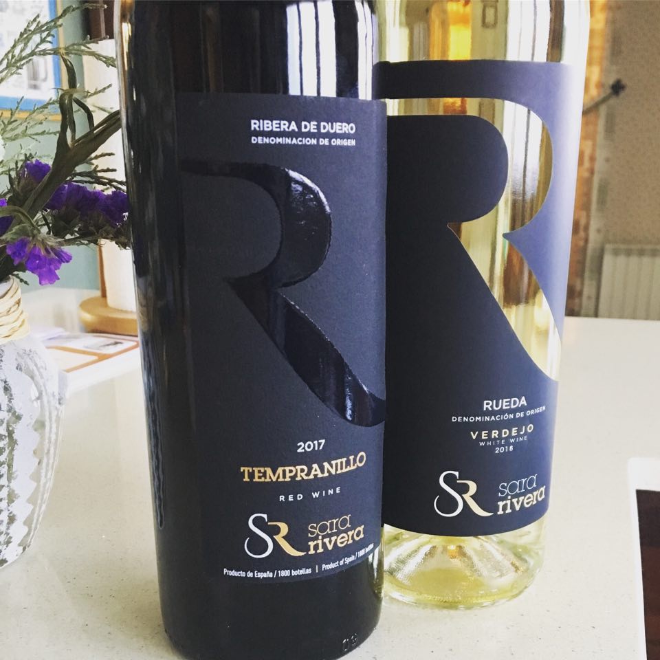 Cata del vino Sara Rivera Tempranillo 2017, Ribera del Duero #wine #winelover sobrelias.com/vino-sara-rive…