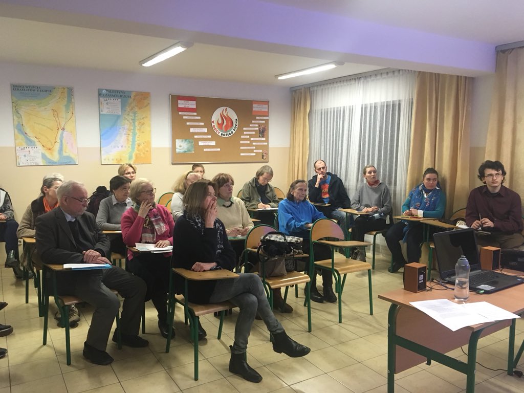 CathVoicesPL's tweet photo. II część parafialnych warsztatów już za nami - uczymy metody #CatholicVoices w praktyce i na konkretnych przykładach! Ogromne zainteresowanie, ciekawość i aktywność wśród uczestników. Brawa dla naszej @awicikowna <3 #CVmethod #metodaCV #komunikacja #wiara #CVglobal #metodaCV https://t.co/YAja2m2zPT
