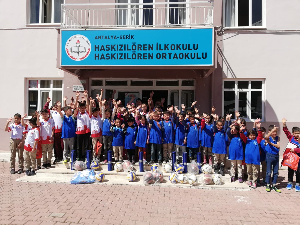 abbgenclikspor's tweet photo. Gençlerimiz geleceğimiz!
Öğrencilerimizi spora teşvik etmek için, okullarımıza spor malzemesi desteklerimiz sürüyor. 
Bugün de Serik'deyiz ⚽🏀🏐

➡Burmahancı Fatih İlkokulu

➡Bilginler İlköğretim Okulu

➡Haskızılören İlköğretim Okulu

💪🤗"Sporcu Çocuklar, Güçlü Gelecek "🤗💪 https://t.co/sLf3KtcXYf