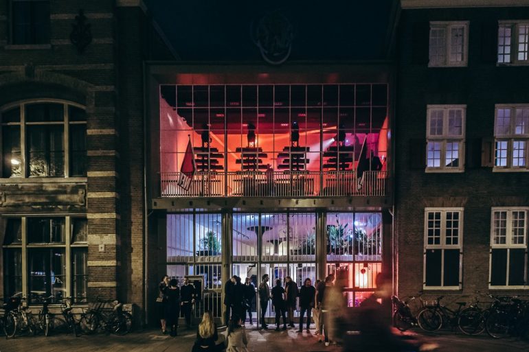 DutchFashionFnd's tweet photo. Volgens #elegance moet #Modetalent gekoesterd worden. Om in Nederland gevestigde  #modeontwerpers te steunen, wordt woensdag 3 april voor de negende keer het #Cultuurfonds #ModeStipendium uitgereikt aan Nederlandse  modeontwerper. Lees hele artikel: https://t.co/KjU1EbQ7dC https://t.co/RPUlMC4JwO