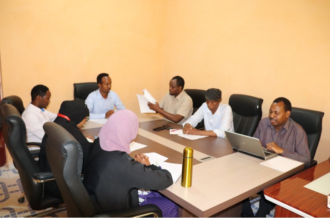 UNFPA_SOMALIA's tweet photo. Working with the Ministry of Planning and International Cooperation @MopicP in #Puntland to ensure effective utilization of funds in collecting, analyzing and dissemination of population data to inform development and humanitarian programmes https://t.co/1sONM8ip5e