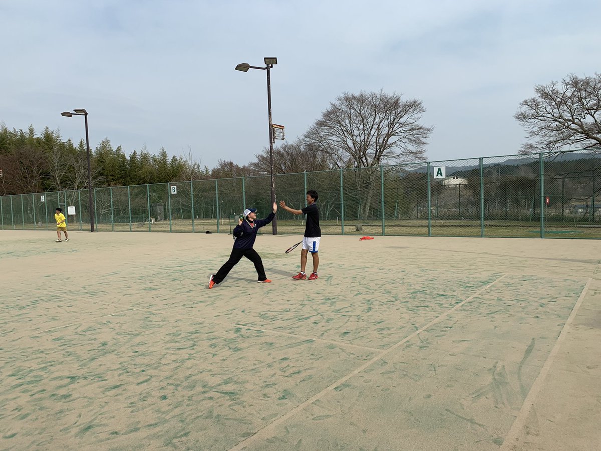 GSGUSoftTennis's tweet photo. 春合宿2日目が終了しました。
今日は紅白戦を行いました。それぞれが東海大会までに克服する課題をみつけることができました。また、男女仲良く行うことがきました。
平子さんと太田さんも来てくれました。差し入れもありがとうございました！ https://t.co/BDmi9W6v0B