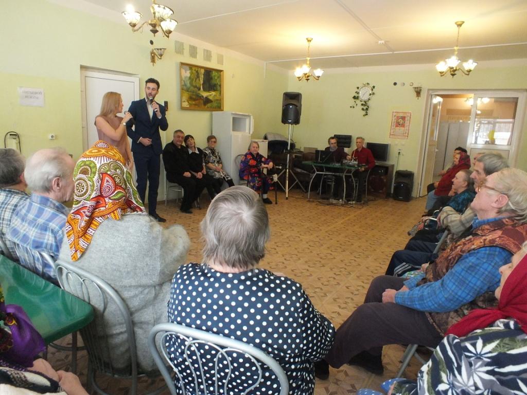 gor_internat's tweet photo. #spno Творческий коллектив МБУК  "Метеор"представили вниманию наших бабушек и дедушек концертную программу "Миллион причин, чтобы поздравить мужчин".В исполнении Е.Андронова, Е.Рожковой, В.Байбак прозвучали замечательные песни "Русские морозы", "Про любовь", "Лунная мелодия"и др. https://t.co/FC4gAt2Q7i