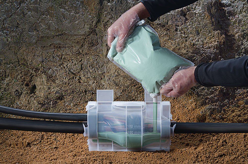 HellermannTyton's tweet photo. Connect buildings to low-voltage networks safely - with RELICON PAH cast resin parallel cable joints. Click here for details about our safe- filling system. https://t.co/cGCc8VCKYs
#CableJointing #MADEFORREAL #RELICON https://t.co/QYeD2RFNFT