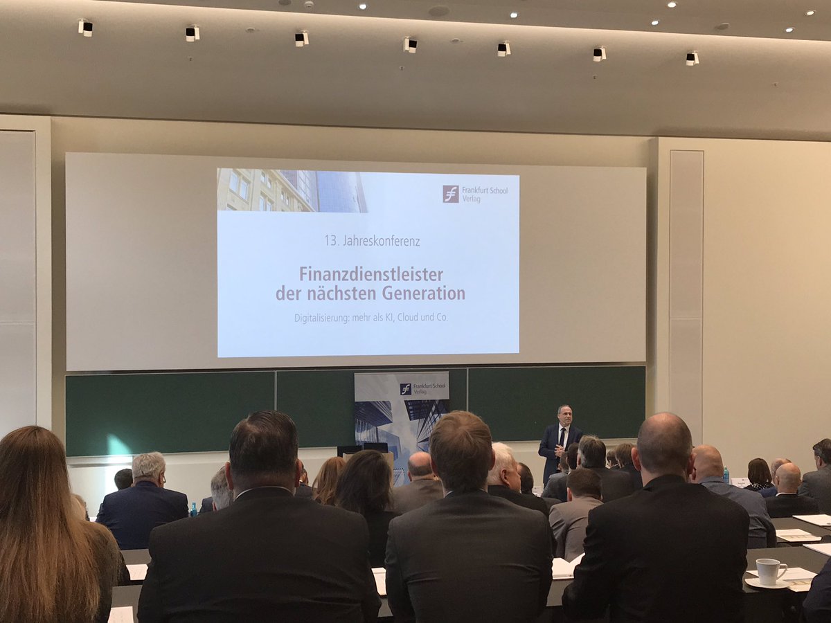 Prof. Beimborn begrüßt die Teilnehmer auf der 13. Fachkonferenz „Finanzdienstleister der nächsten Generation“ an der @FrankfurtSchool #fdng #digitalisierung #ki #finanzdienstleister