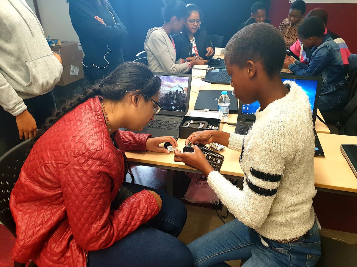 _WomEng's tweet photo. Team work makes the dream work! Our awesome #Innovators worked together to create robots using code. 
@MSIFoundation
#TechnovationCamp #robotics #1MillionGirlsInSTEM #MotorolaSolutions https://t.co/L6ksoNhtEu