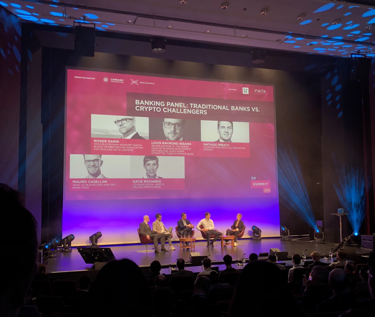 dominic_______'s tweet photo. cv summit in full swing: „switzerland will not only be known for army knives or cheese, but also for swiss tokens“ #cvsummit #hwzblockchaineconomy https://t.co/mqlanFzWPz