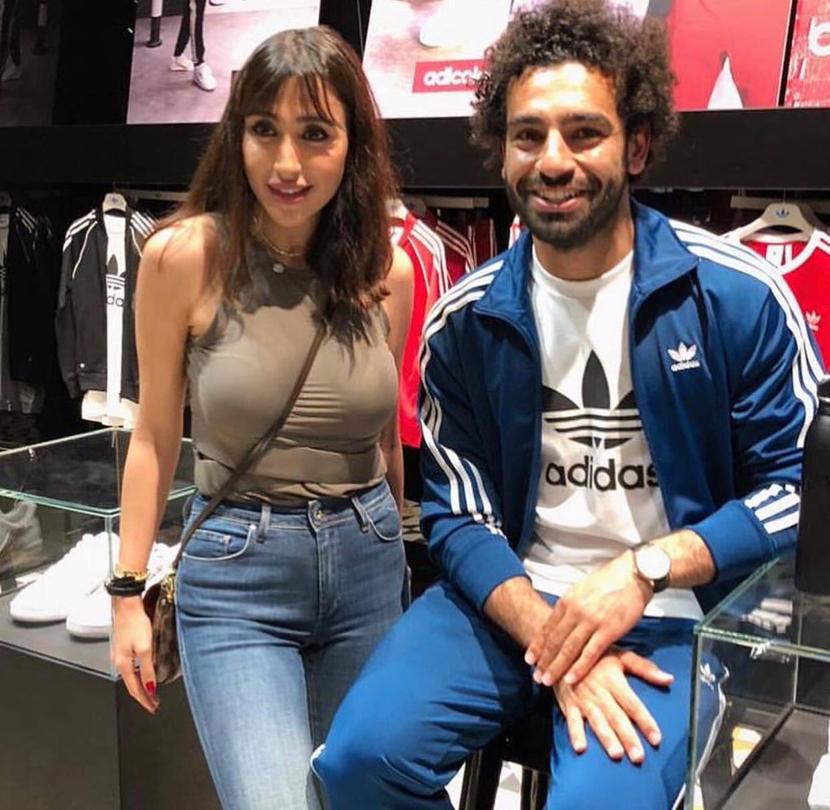 Mohamed Salah Be Like...
Right Hand: “Should I?” 
Left Hand: “Calm Down!”

😂😂😂