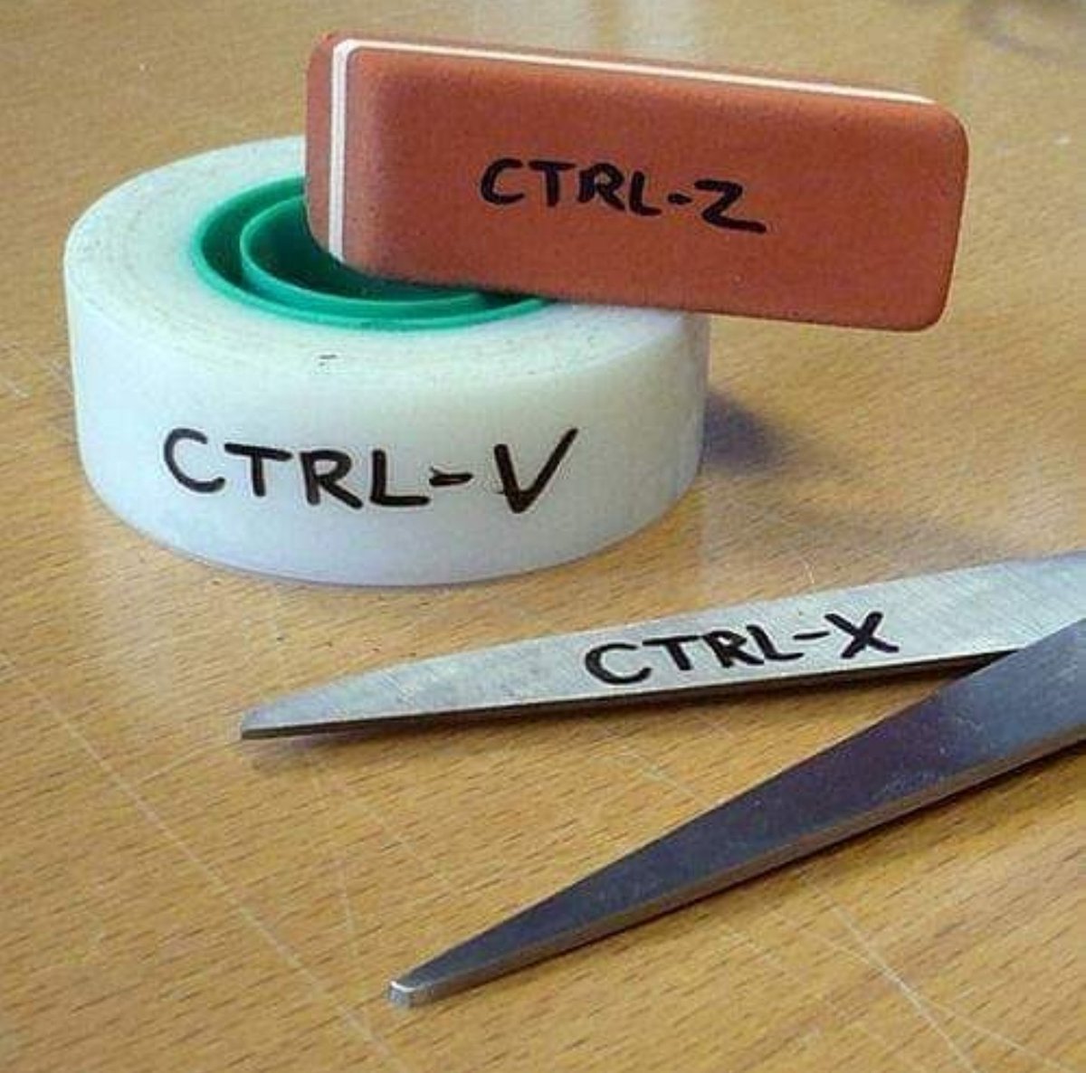 GameoverUK's tweet photo. Just incase you can't remember the shortcuts... #LifeHacks #WednesdayWisdom 😁 https://t.co/eDVg1FJjNA