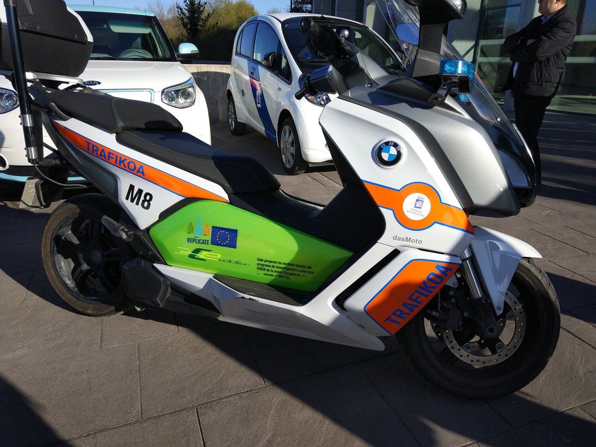 ReplicateEU's tweet photo. 🔎 Half of the group is visiting the #Enertic #smart building and learning about the #smart taxis, cars and motorbikes that are used to test the last #mobilty implementations in #donostia #SanSebastián #EuropeanSmartProjectsSummit https://t.co/RpaImvGeF3