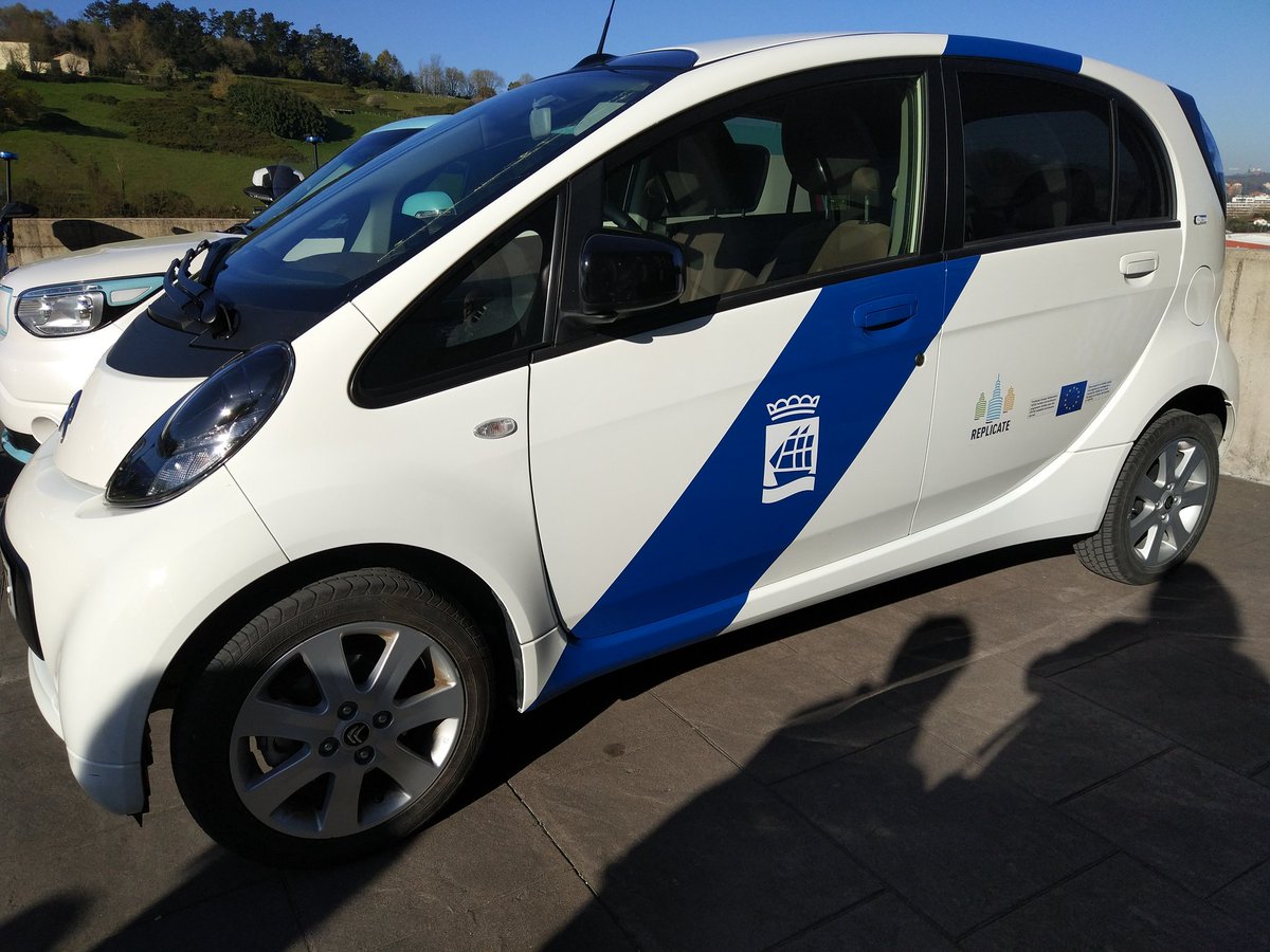 ReplicateEU's tweet photo. 🔎 Half of the group is visiting the #Enertic #smart building and learning about the #smart taxis, cars and motorbikes that are used to test the last #mobilty implementations in #donostia #SanSebastián #EuropeanSmartProjectsSummit https://t.co/RpaImvGeF3