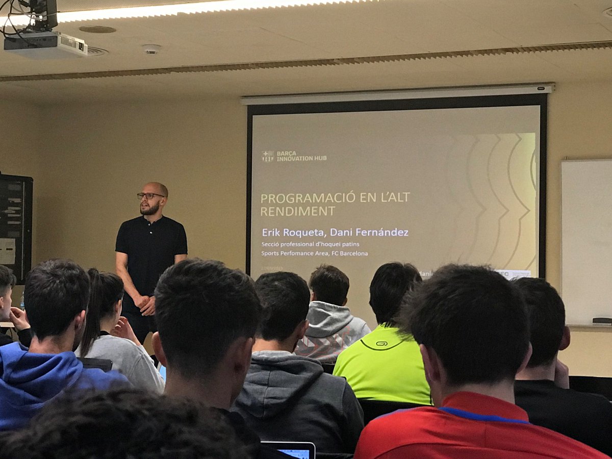 programators4's tweet photo. “Mai vagis amb un ganivet a un duel de pistoles” @DanielFrenandez 
Això ens ha dit al referir-se a fer l’anàlisi inicial de qualsevol equip d’alt rendiment.
Gràcies pels aprenentatges! Un plaer veure un exalumne que ha obtingut els seus fruits.😁
#2019TopProgram https://t.co/5s6oI2hKbM
