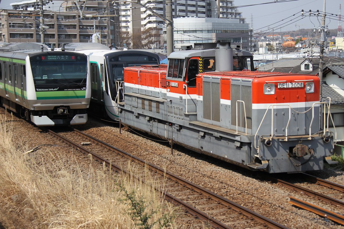daisukitrain's tweet photo. 東急2020系 #2129F #甲種輸送 撮影してまいりました。そして、見事に被られました(;O;)。DE11だったのはうれしかったけどね。
DE11 2004+東急2020系2129F @成瀬 https://t.co/1VBdx8HEa1