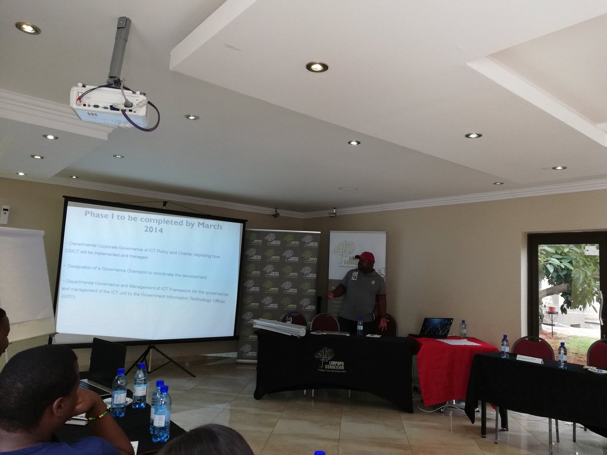 LimpopoCon's tweet photo. Mr Komosasa Mokaba is delivering and engaging SMME's on Business Analysis. #MlabLimpopo #mLab #Limcon #lcx https://t.co/SGbMAVewvO