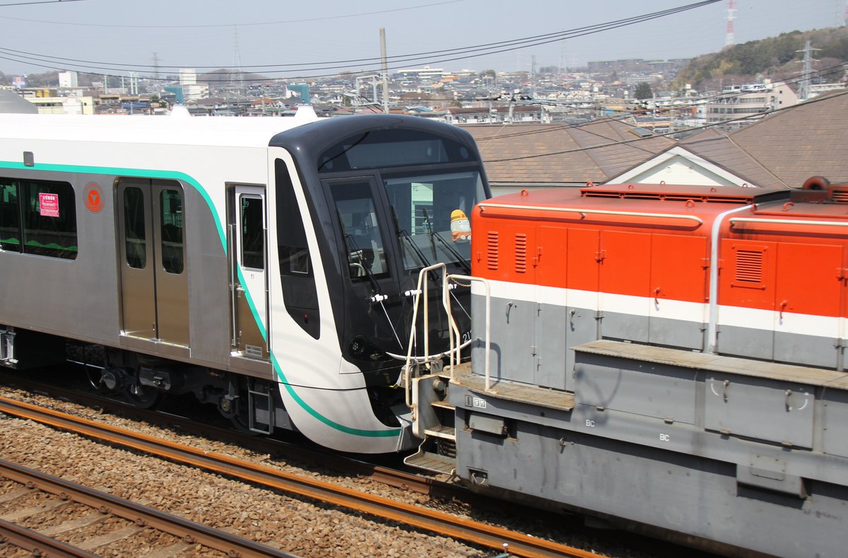 daisukitrain's tweet photo. 東急2020系 #2129F #甲種輸送 撮影してまいりました。そして、見事に被られました(;O;)。DE11だったのはうれしかったけどね。
DE11 2004+東急2020系2129F @成瀬 https://t.co/1VBdx8HEa1