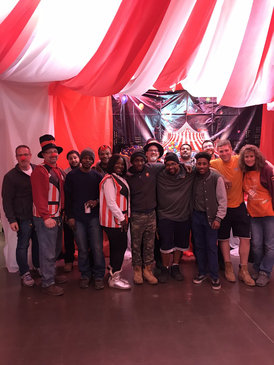 Tashatm4127's tweet photo. The Night Crew that gets It Done. Celebrating during Success Sharing Weekend. Never Forgotten, Always Appreciated, and Will always be Celebrated because we
#CantDoWhatWeDoWithoutYou https://t.co/aJLnNehLFt