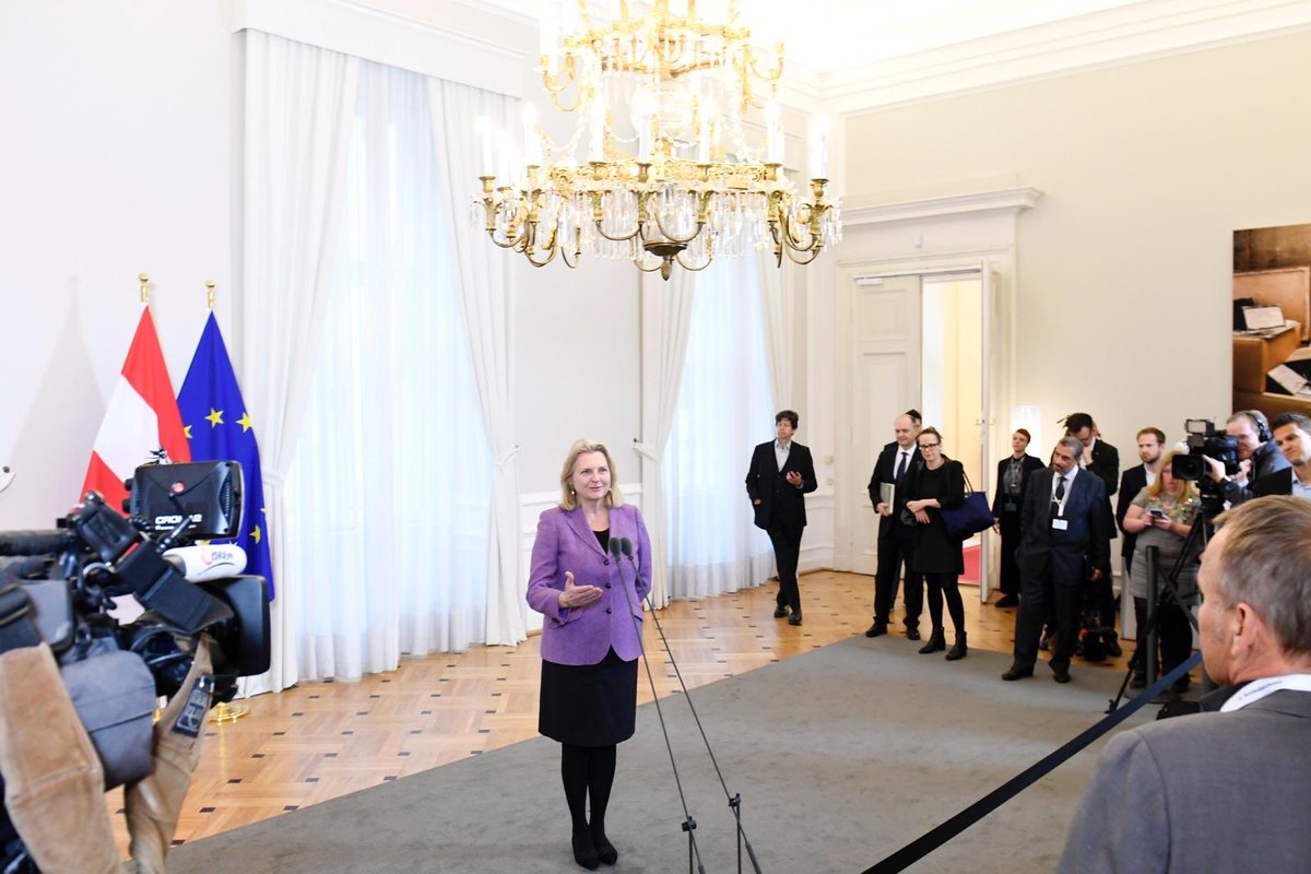 Liegt nun am UK sich f geordneten Austritt-im Sinne d Abkommens-mit neuem Austrittsdatum spätestens am 22.5 zu entscheiden, od sich über geplante weitere Vorgangsweise bis 12.4 verbindl. zu äußern. Ungeordneter Austritt ist in niemandes Interesse, wird aber immer wahrscheinlicher