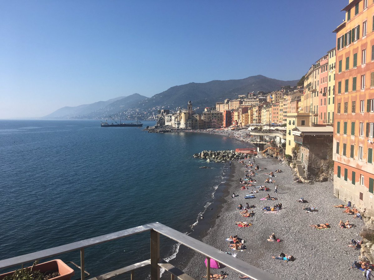 hannahdonnelly_'s tweet image. Great few days of great talks at #N4M with @ManuelMime. Now time to enjoy some sea and sun 😎