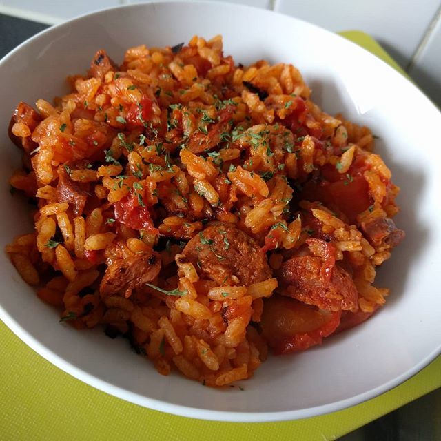 What's for #lunch? A delicious #chorizo and #plumtomatoes #risotto. It smells so good in the kitchen

#italianinspiration #ricebased #glutenfree #picoftheday #homemade ift.tt/2HTLEyR