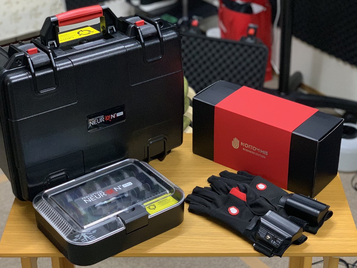 _karukaru_'s tweet photo. #PerceptionNeuronPro と #NoitomHi5 を入手したのでつよつよコンテンツ作っていきたみある https://t.co/rstpeECLuS