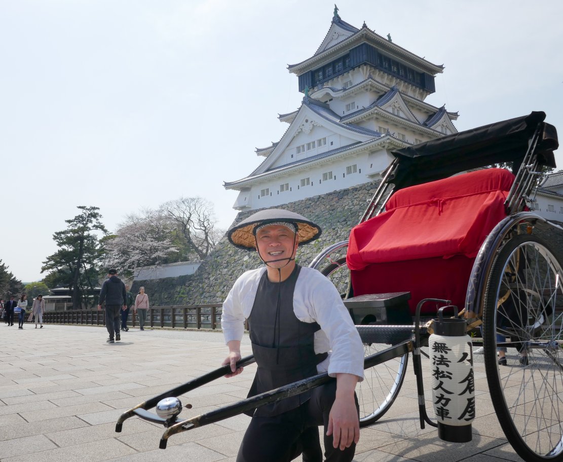 小倉屋 人力車 小倉城にこの人あり! 人力車の車夫「小倉屋市五郎」さん 小倉を盛り上げるため私財を投じ、 人力車を引いていらっしゃいます! 来月公開の映画「君は一人ぼっちじゃない」のモデルでもあり、映画では的場浩司さんが主役で演じて ...