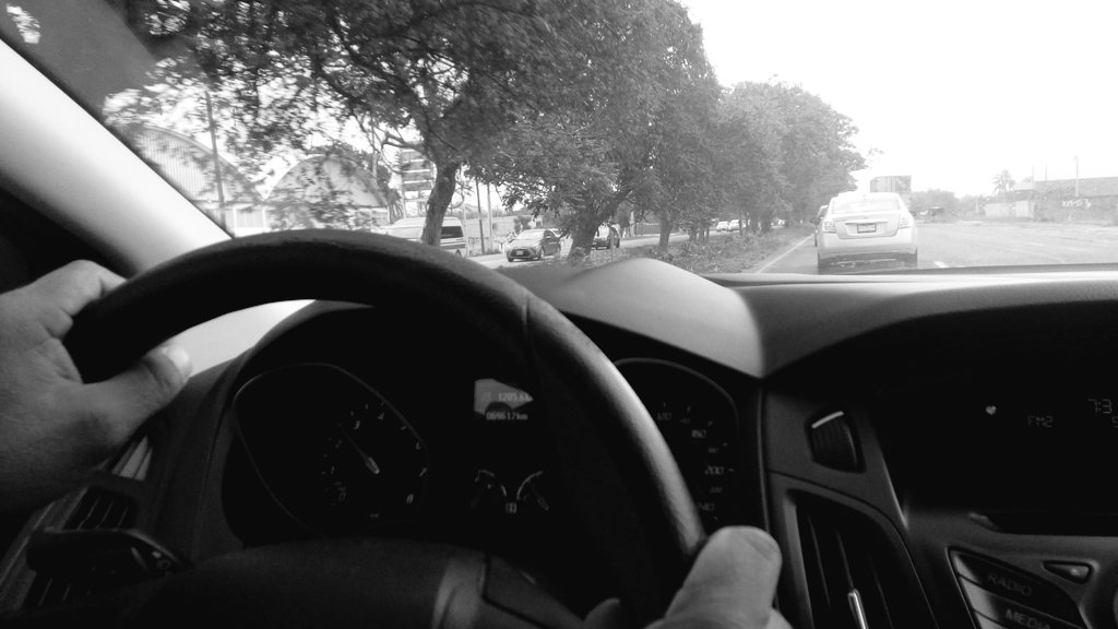 JulissaRiveroll's tweet photo. Tu vida está en tus manos, cuando las llevas al volante! #NoTeDistraigas Un mensaje te puede costar la vida, #NoUsesElCelular mientras manejas. #PrevenirEsVida #PECTabasco #FelizMiércoles https://t.co/aj4ivPkuJE