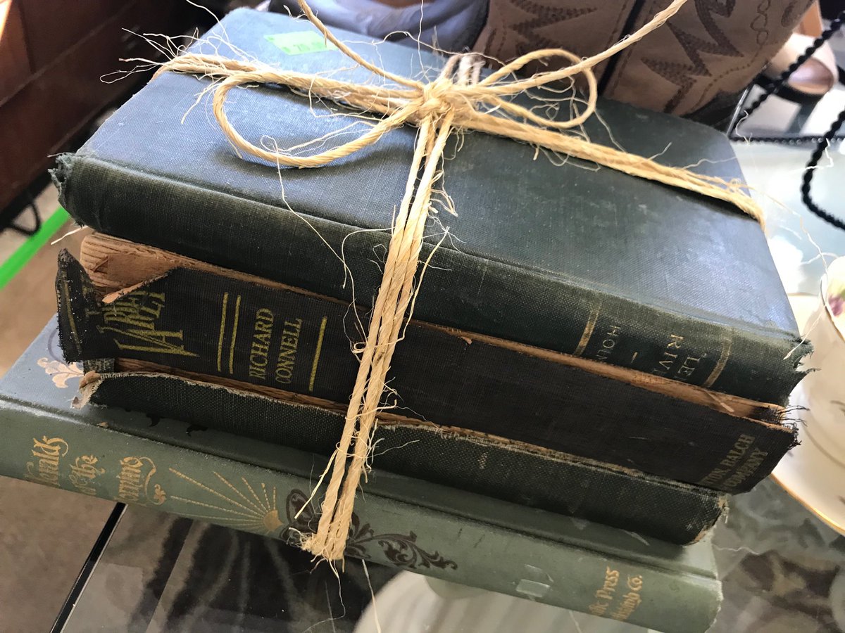 #resale  #nationalthriftshopday #thrifting #nationalthriftstoreday
#volunteer #shopforacause #reuse #recycle #thriftfind @haamresaleshop <a href="/blackcatjunc/">black cat junction</a>